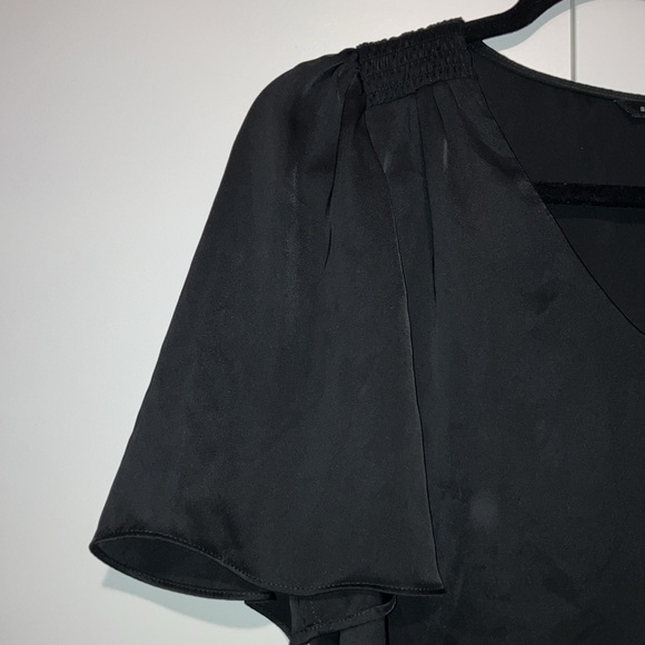 Women’s Banana Republic Black V-Neck Blouse with Flutter Sleeves - Picture 2 of 4